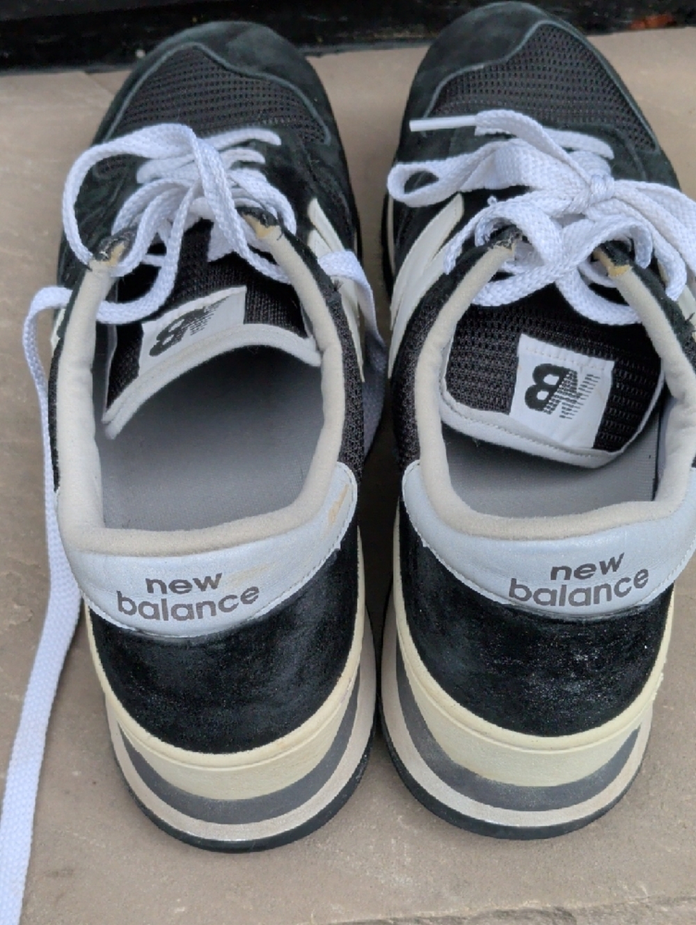 New Balance Men's Black and White Retro Low-Top Sneakers - Picture 6 of 7